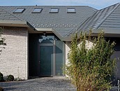Dach domu jednorodzinnego z tytan-cynku w Rangsdorf zdj. 2