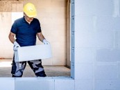 Jak oszczędzić czas przy budowie i remoncie? Murowanie z pianoklejem zdj. 2