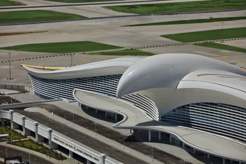 Fasada nowego lotniska w Turkmenistanie zdj. 1