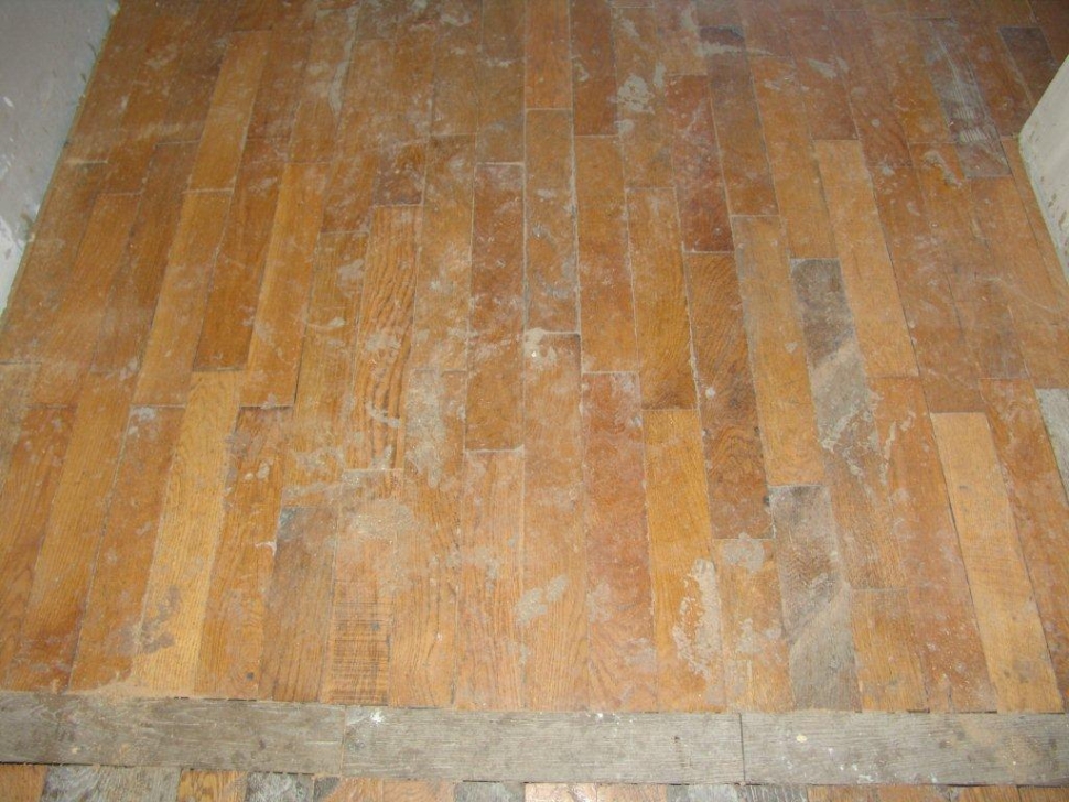 Kopp - zniszczona podłoga drewniana