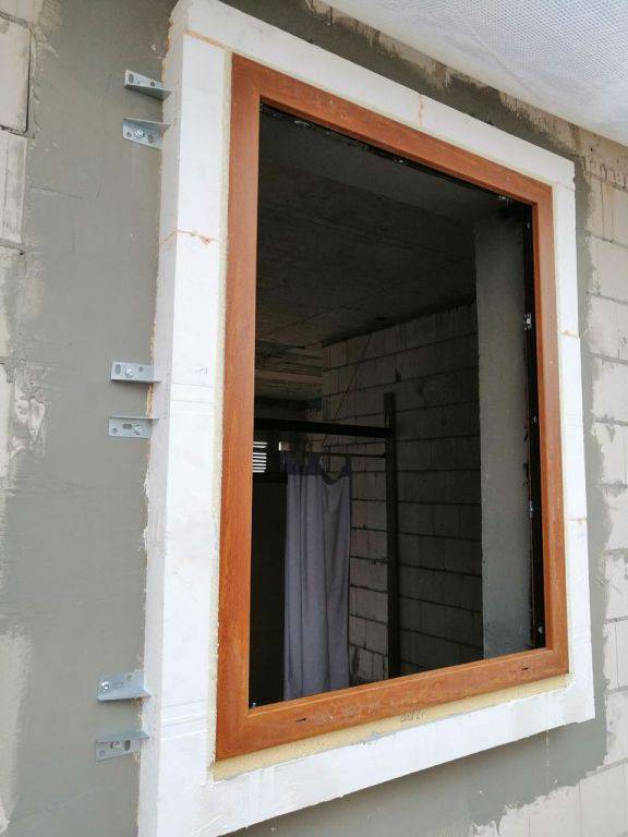 Szczelny montaż okien i drzwi w starym budynku - jak to zrobić? zdj. 1
